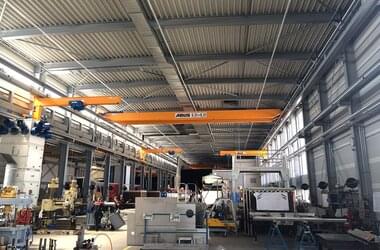 Double girder travelling crane and wall travelling crane in production hall of Kiremko company in Netherlands