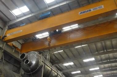Overhead crane with a load capacity of 100 t is used in the production of the company DESCON Engineering HFZC