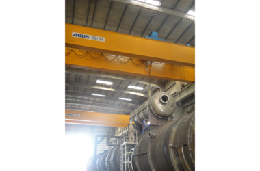 ABUS crane with trolley lifts shell of a boiler/furnace so that workers can also work from below