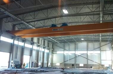Double-girder travelling crane for AP&T's new production facility and headquarters