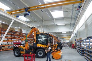 Single girder travelling crane ELV with a load capacity of 1.6 t in French company