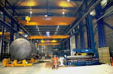 Overhead travelling cranes used for entire material handling