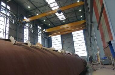 Single girder travelling crane and double girder travelling crane in new production facility in the Netherlands