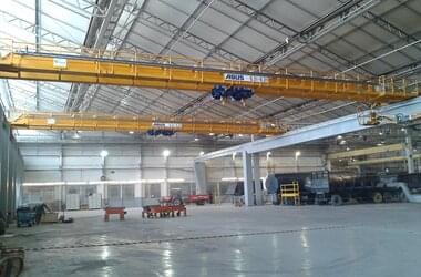 Single girder travelling cranes with load capacity of 12.5 t each in Brazilian company