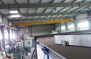Medium capacity single girder travelling crane in french company