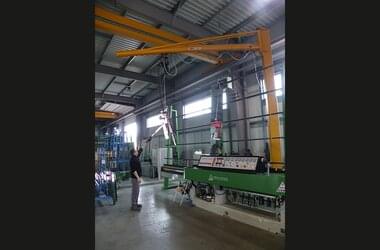 Pillar slewing jib crane promotes material flow in French company