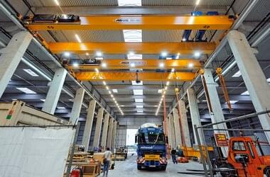 2 double girder travelling cranes with lifting capacity of 40 t each