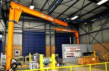 Pillar slewing jib crane VS with load capacity of 0.5 t in South African company