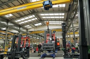 Single girder travelling cranes for transport of Combilift products