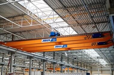 Double-girder travelling cranes in the production hall of FOGO in Poland