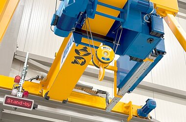 View from below of a wire rope hoist on a box girder