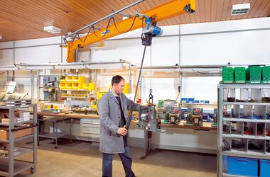 ABUS LWX wall-mounted jib crane at Mohr in Hofheim