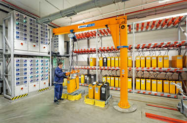 ABUS column-mounted slewing crane VS with dowel attachment
