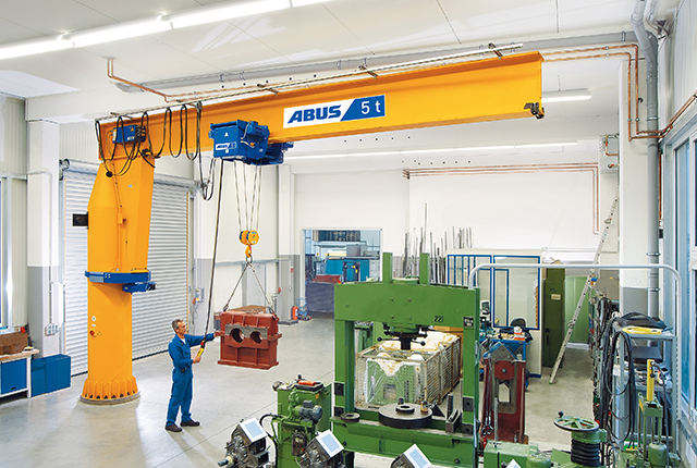 ABUS VS column-mounted jib crane in a production hall.