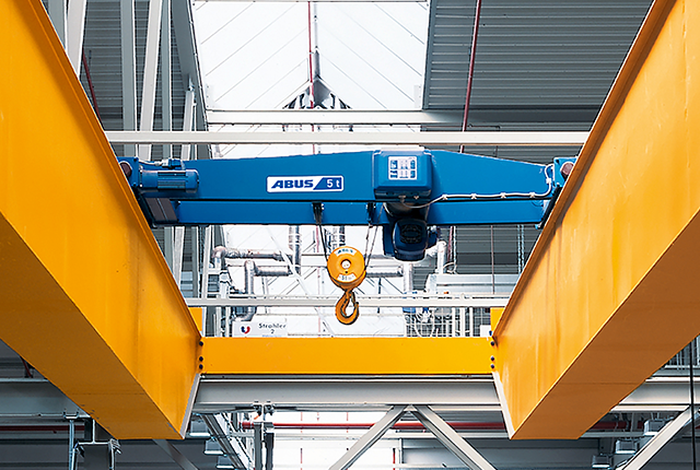 ABUS DQA-type double-girder trolley with a load capacity of up to 40 tonnes between two crane girders.